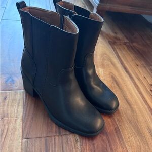 NEW Zodiac Claret Booties